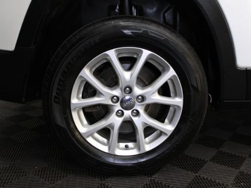 Used 2014 Jeep Cherokee Latitude w/ Cold Weather Group AWD/4WD image 5
