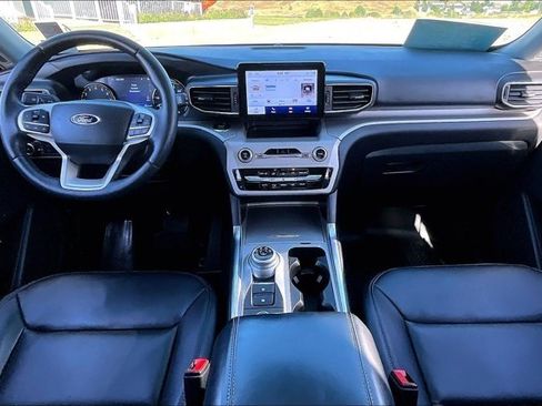 Used 2023 Ford Explorer XLT w/ Equipment Group 202A AWD/4WD image 7