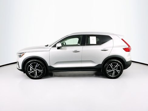 Used 2025 Volvo XC40 B5 Core AWD/4WD image 4