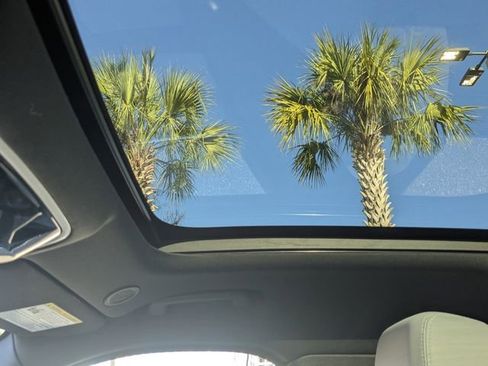 Used 2026 Land Rover Range Rover Velar Dynamic SE image 19