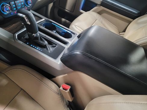 Used 2015 Ford F150 Lariat image 26