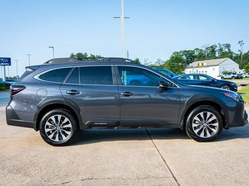 Used 2025 Subaru Outback Limited AWD/4WD image 19