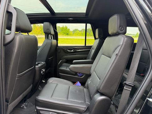Used 2022 GMC Yukon Denali w/ Advanced Technology Package AWD/4WD image 16