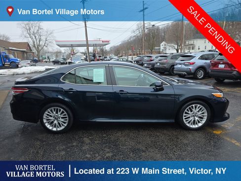Used 2019 Toyota Camry XLE image 4