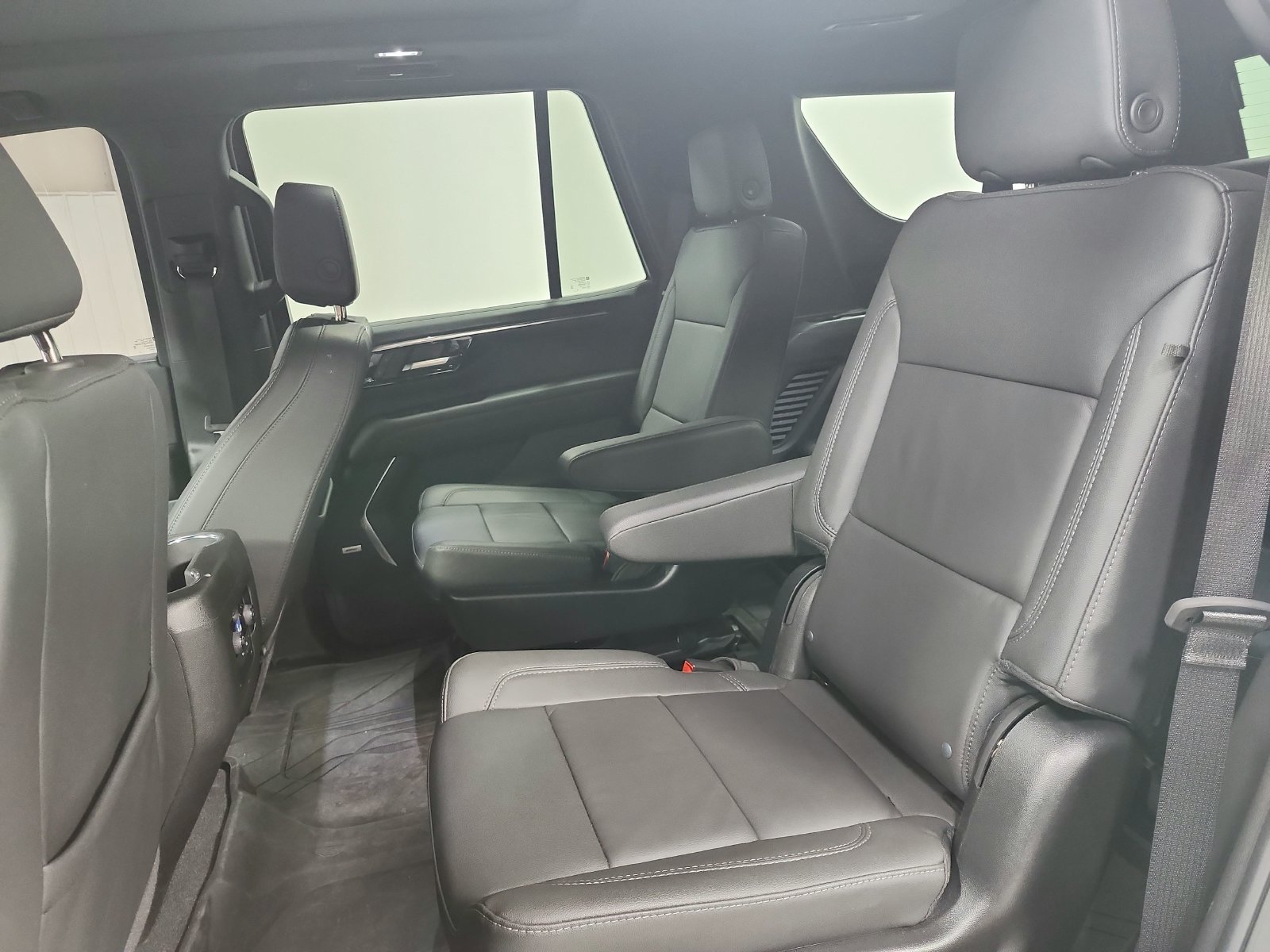 Used 2026 Chevrolet Tahoe Z71 w/ Comfort Package AWD/4WD image 36