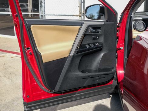 Used 2018 Toyota RAV4 Limited image 43