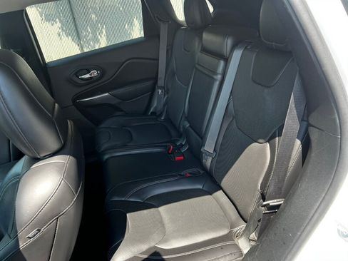 Used 2019 Jeep Cherokee Limited w/ Luxury Group AWD/4WD image 20