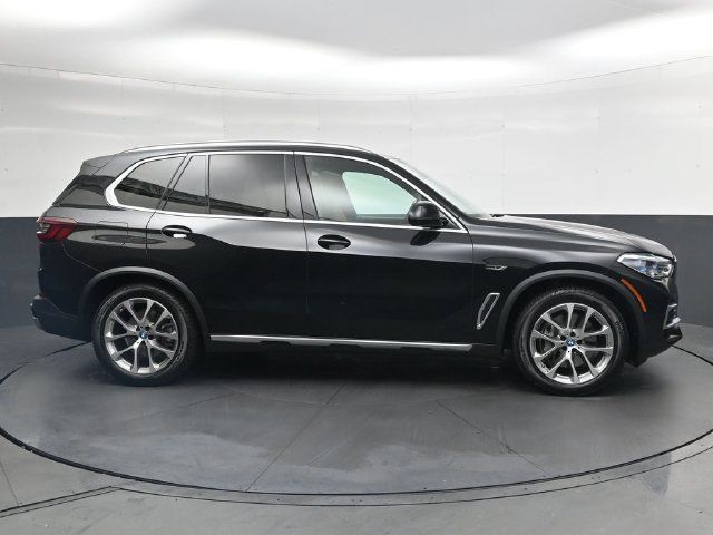 Used 2022 BMW X5 xDrive45e w/ Executive Package AWD/4WD image 3