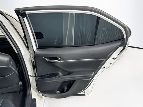 Used 2020 Toyota Camry SE FWD image 27