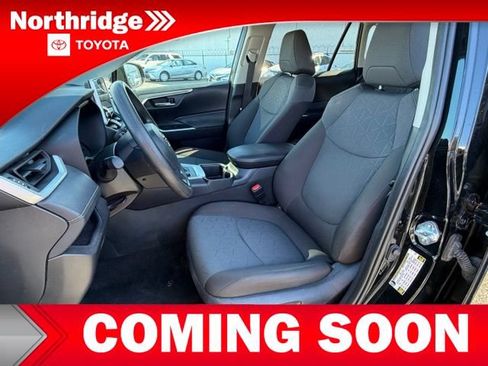 Used 2025 Toyota RAV4 XLE AWD/4WD image 6