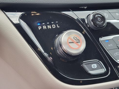 Used 2023 Chrysler Pacifica Touring-L FWD image 25