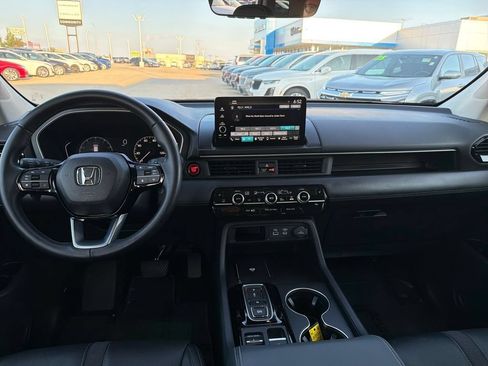 Used 2025 Honda Pilot EX-L image 12