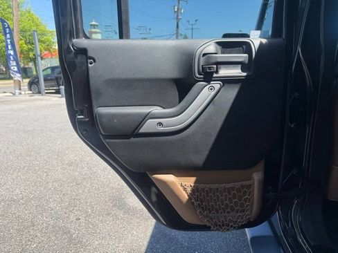 Used 2016 Jeep Wrangler Unlimited Sahara w/ Connectivity Group AWD/4WD image 31