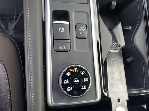 Used 2024 Nissan Pathfinder SL image 25