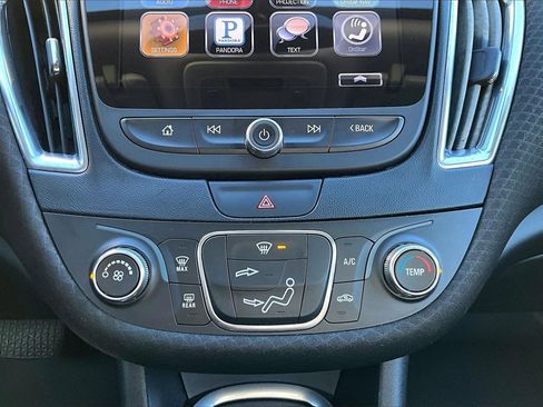 Used 2016 Chevrolet Malibu LT image 17