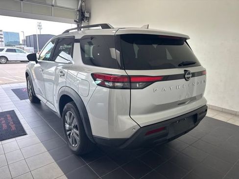 Used 2025 Nissan Pathfinder SV FWD image 4