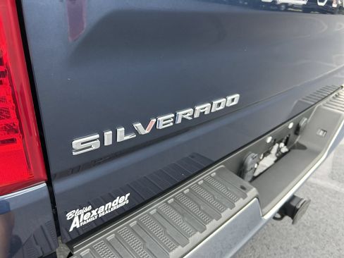 Used 2023 Chevrolet Silverado 1500 LT AWD/4WD image 11