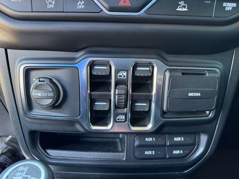 Used 2022 Jeep Wrangler Unlimited Sport image 27