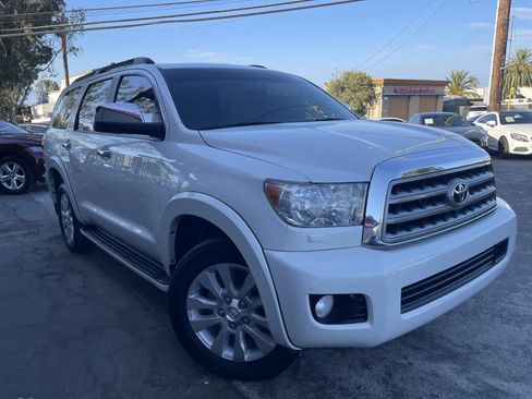 Used 2017 Toyota Sequoia Platinum RWD image 3