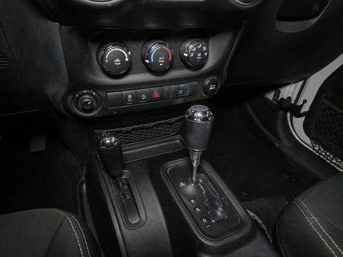 Used 2018 Jeep Wrangler Sahara w/ Connectivity Group AWD/4WD image 21