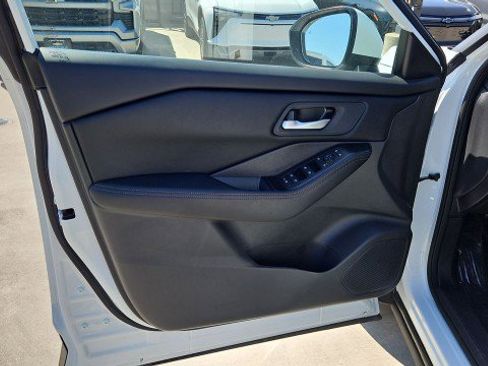 Used 2025 Nissan Rogue SV FWD image 21