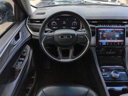 Used 2023 Jeep Grand Cherokee Limited w/ Black Appearance Package AWD/4WD image 16