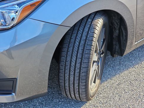 Used 2023 Nissan Versa SV image 32