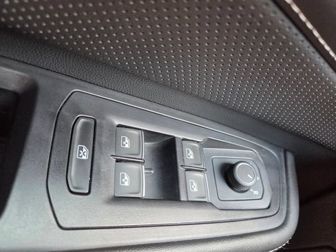 Used 2025 Volkswagen Atlas Cross Sport SE FWD image 20