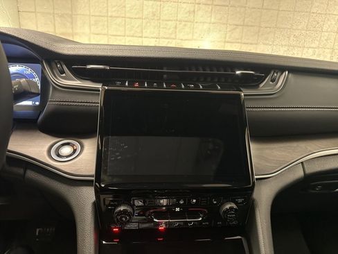 New 2025 Jeep Grand Cherokee L Limited w/ Luxury Tech Group II image 27