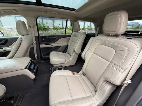 Used 2023 Lincoln Aviator Reserve w/ Equipment Group 201A AWD/4WD image 15