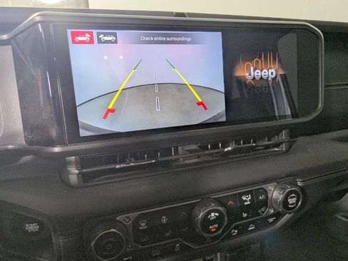 Used 2024 Jeep Wrangler Unlimited Sahara w/ Technology Group AWD/4WD image 25