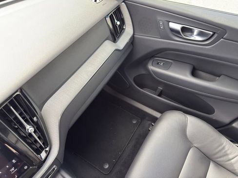 Certified 2025 Volvo XC60 B5 Plus image 30