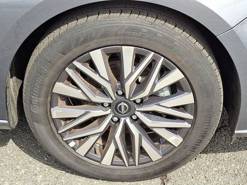 Used 2025 Nissan Altima 2.5 SV FWD image 9