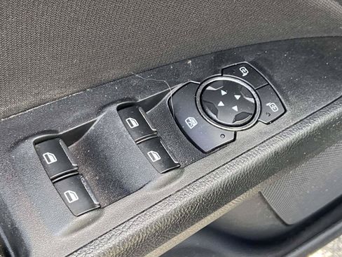 Used 2018 Ford Fusion SE w/ Fusion SE Technology Package FWD image 17