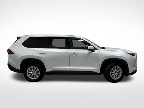 Used 2024 Toyota Grand Highlander XLE image 2