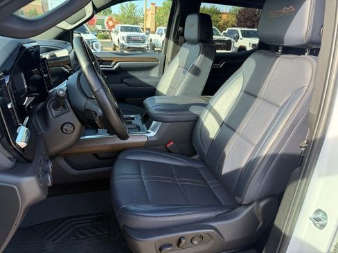 Used 2023 Chevrolet Silverado 1500 High Country w/ Z71 Off-Road Package AWD/4WD image 10