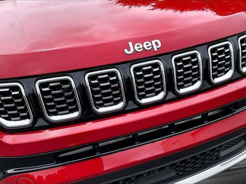 Used 2025 Jeep Compass Limited AWD/4WD image 27