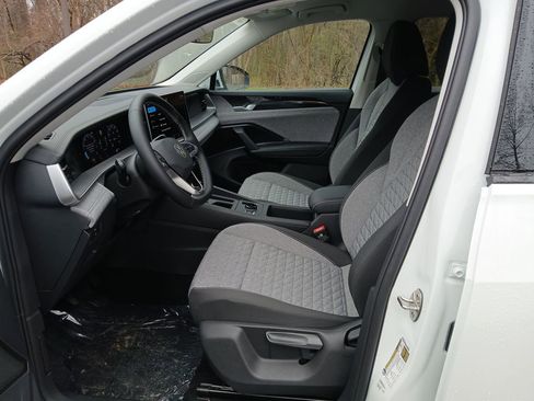 New 2026 Volkswagen Tiguan S image 9