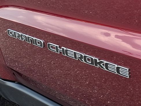 Used 2021 Jeep Grand Cherokee Limited AWD/4WD image 32