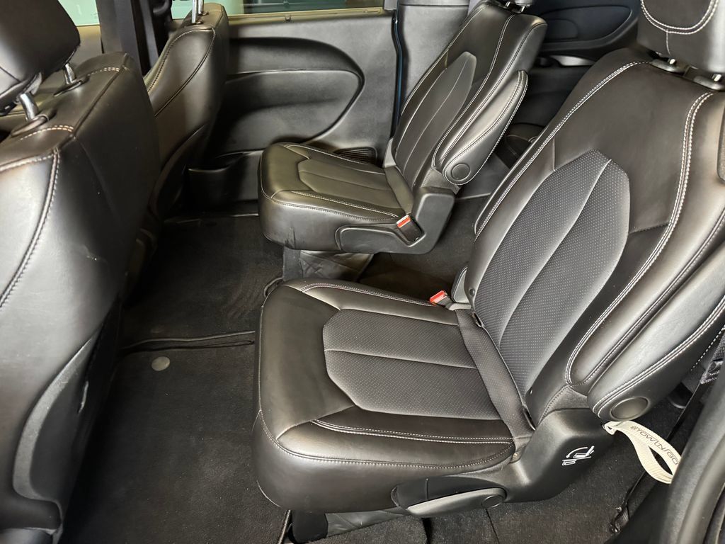 Used 2025 Chrysler Pacifica Select FWD image 22