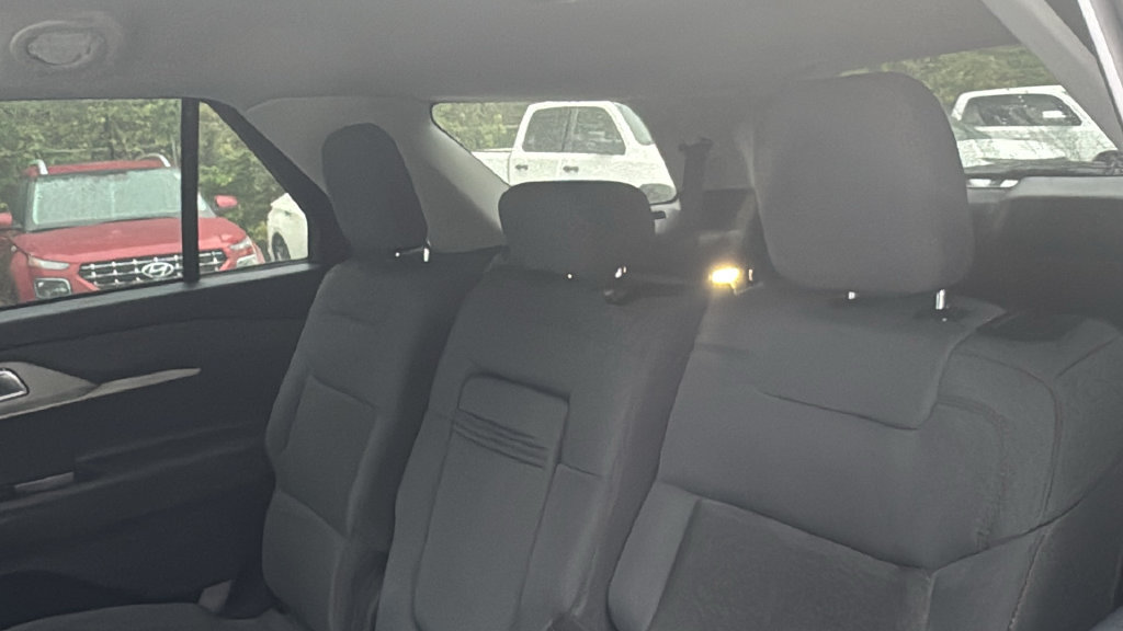 Used 2025 Ford Explorer Active AWD/4WD image 28
