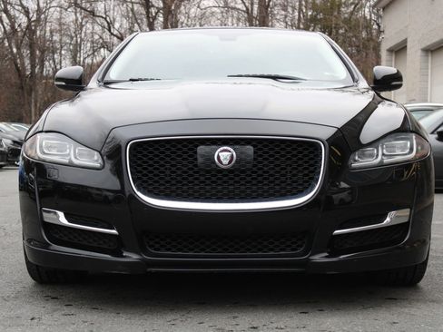 Used 2017 Jaguar XJ R-Sport image 2