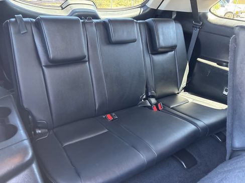 Used 2019 Toyota Highlander XLE AWD/4WD image 12