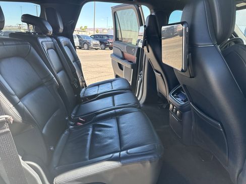 Used 2023 Lincoln Navigator Reserve image 15