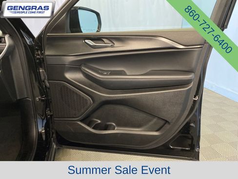 Used 2025 Jeep Grand Cherokee Altitude AWD/4WD image 47
