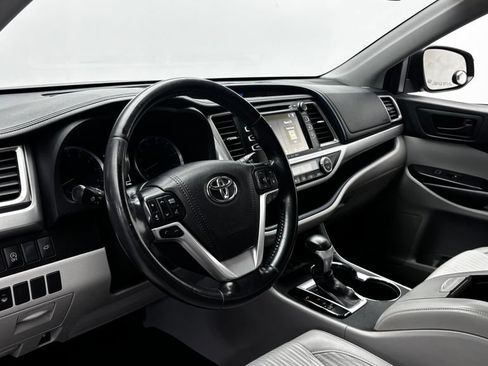 Used 2018 Toyota Highlander Plus w/ Protection Package #3 AWD/4WD image 14