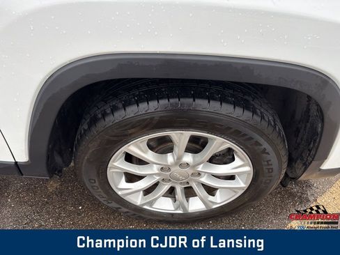 Used 2021 Jeep Cherokee Latitude image 11