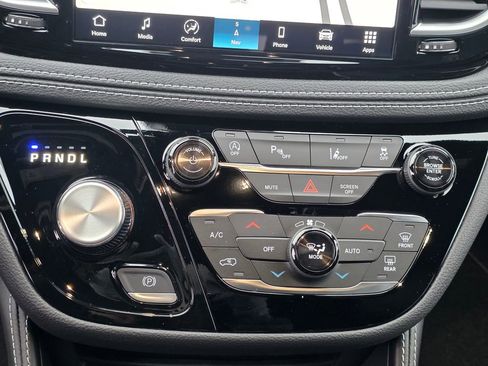 New 2026 Chrysler Pacifica Limited w/ S Appearance Package image 21