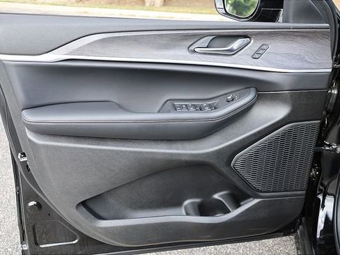 New 2025 Jeep Grand Cherokee L Limited w/ Black Appearance Package image 14