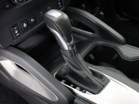 Used 2024 Nissan Frontier SL w/ Technology Package image 6